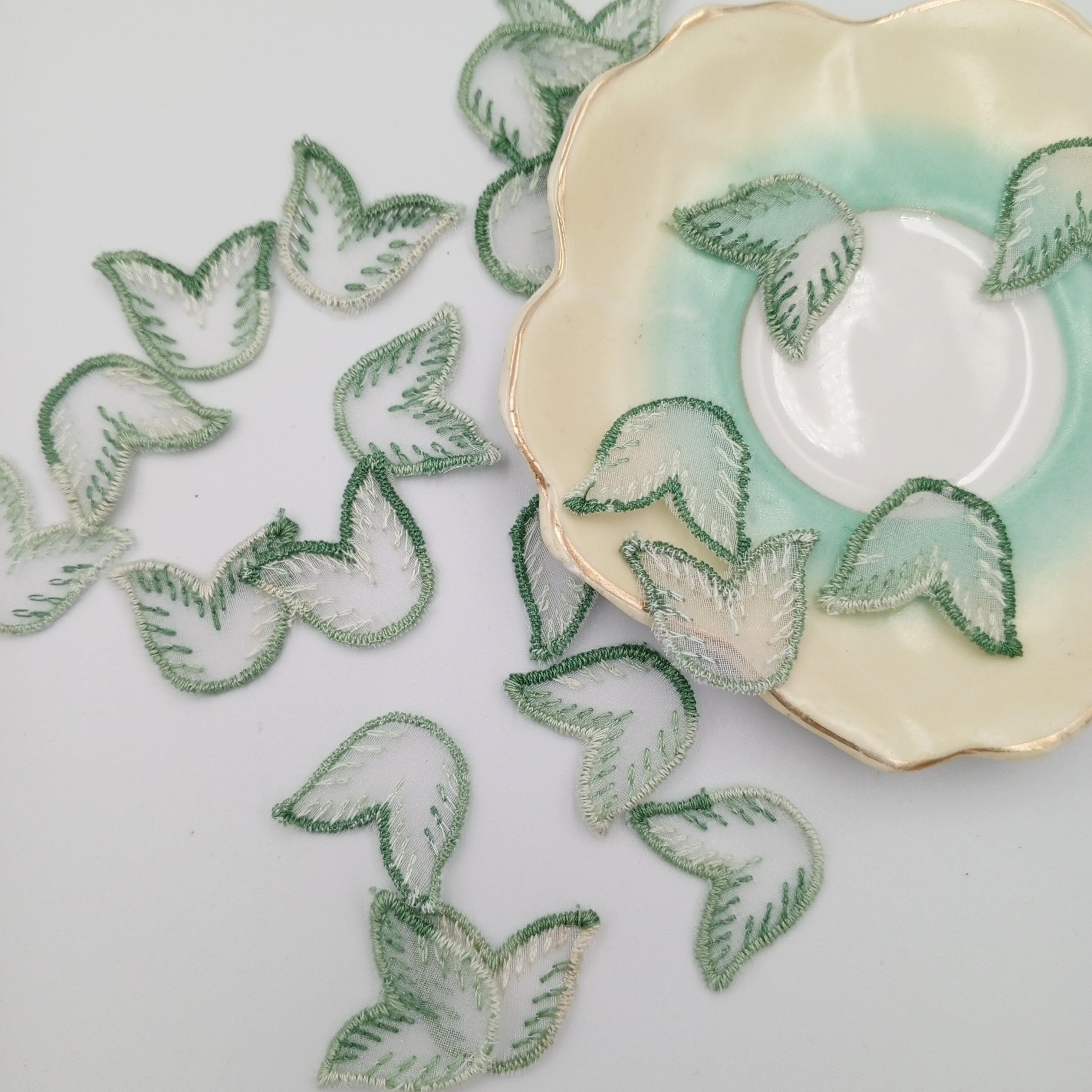 VINTAGE appliques green sheer leave embroidery Patches #336