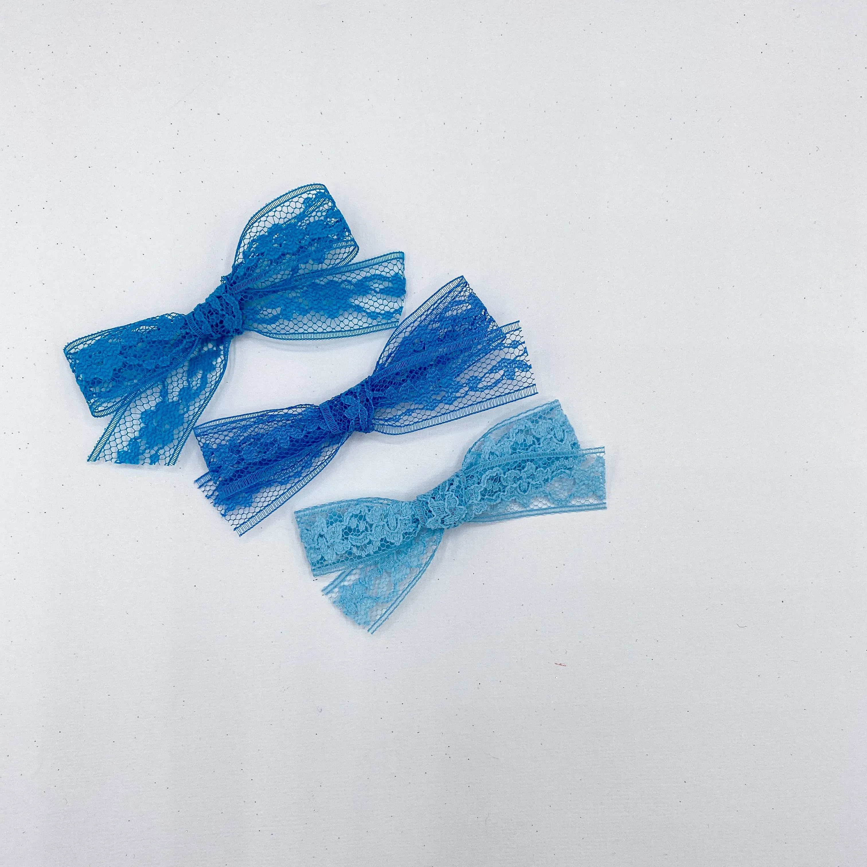 Vintage lace bows - 3 inch approx - VLC