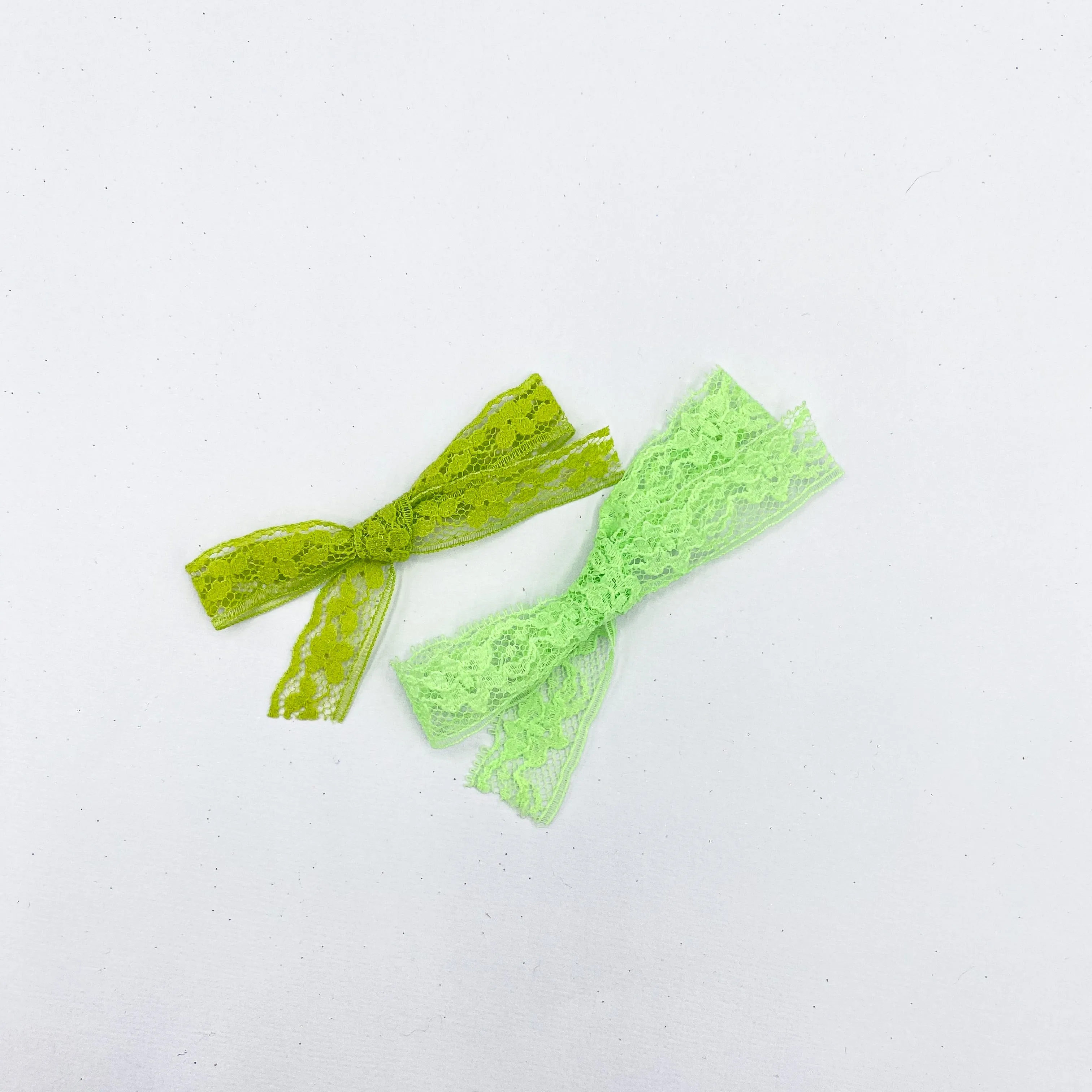 Vintage lace bows - 3 inch approx - VLC
